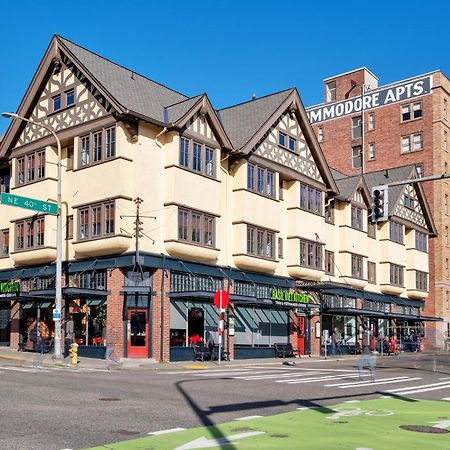 College Inn Hotel Seattle Exterior photo